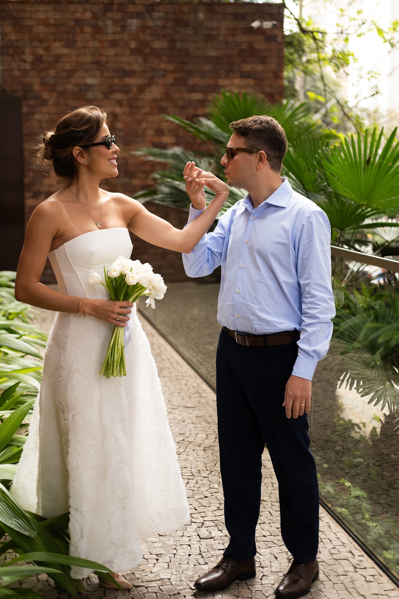 Anne e Rafael no jardim do Fasano
