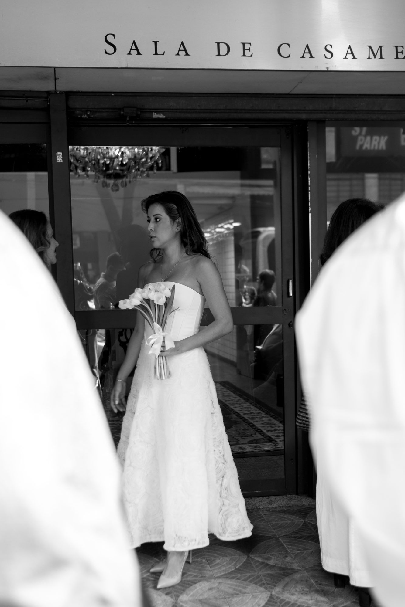 Anne saindo da Sala de Casamentos